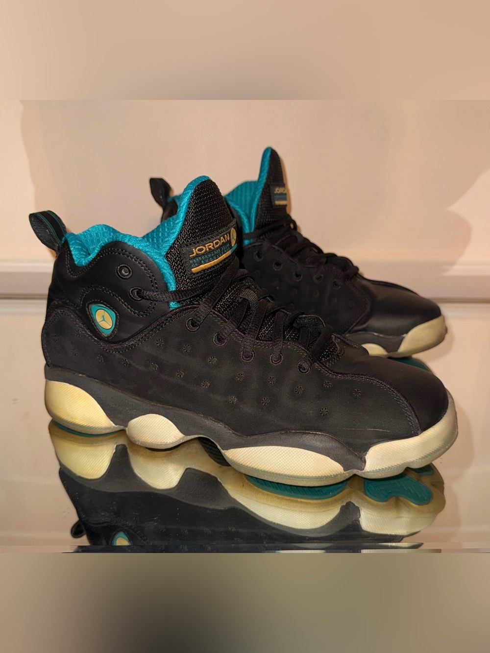 Jordan 7Y ( Women’s 8 ) Basketball Sneakers in Black and Teal